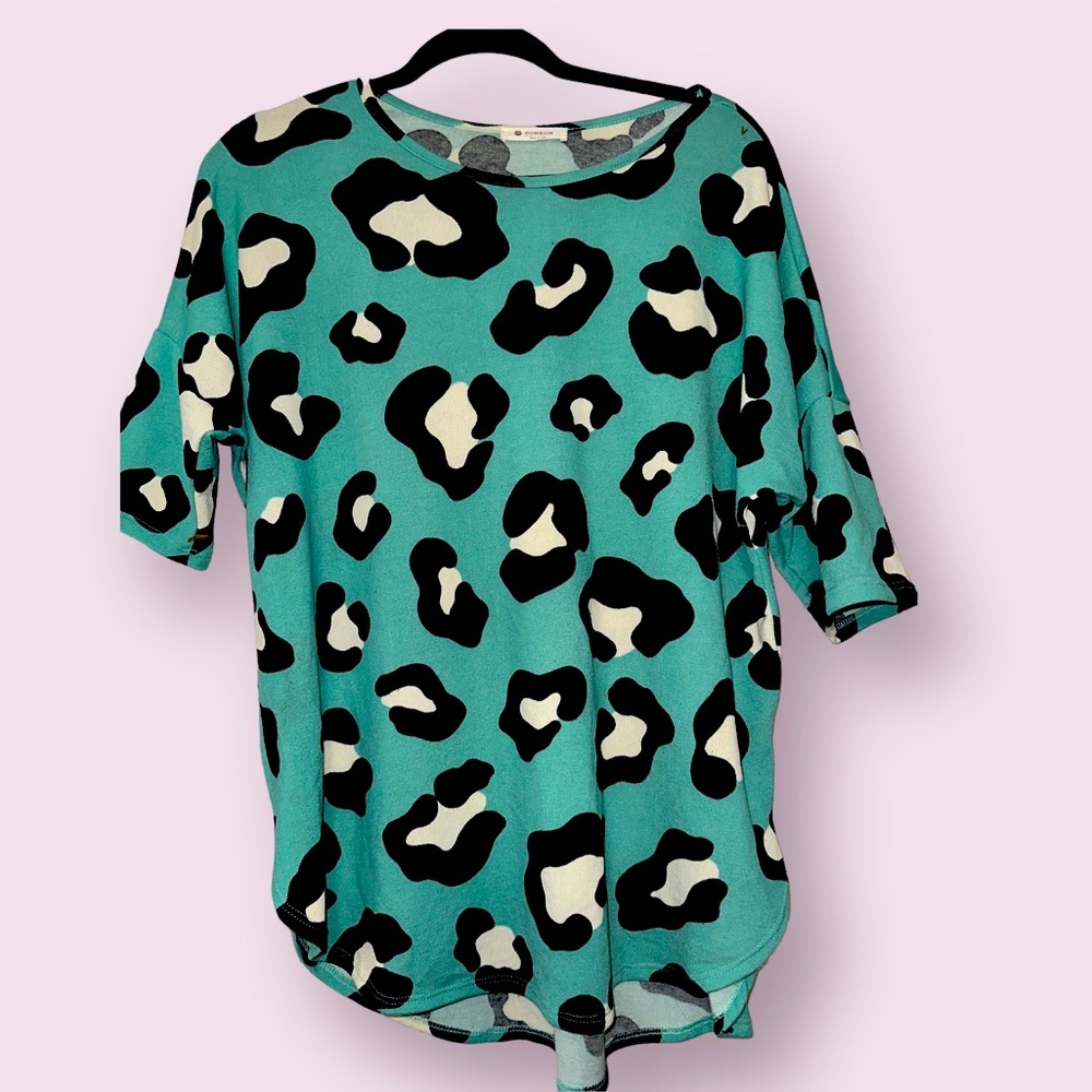 Adorable mint green leopard pullover